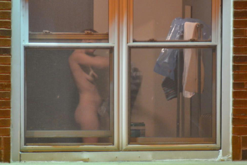 【※犯罪注意※】「窓際で着替えをしてはいけない」　という事がとても良く分かる画像集。（画像25枚）・15枚目
