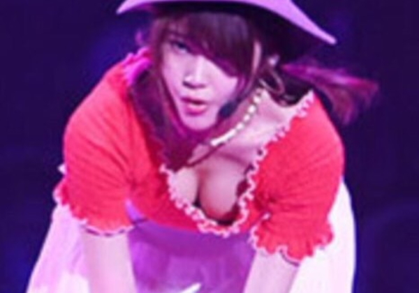 【※画像あり】本日AKB48チーム8のチーム8コンサートで、乳首丸見え事件発生ｗｗｗｗｗガッツリチクビ出ててワロタｗｗｗｗｗｗｗｗ・2枚目