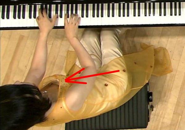 【※放送事故】NHKでピアノの先生、チクビを中継されて即死ｗｗｗｗｗｗｗｗｗｗｗｗｗｗｗｗｗｗｗｗｗｗ（拡大画像あり）