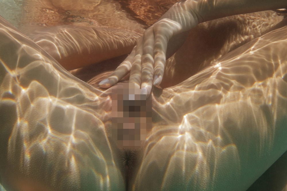 【※朗報】ワ イ 、 全 裸 で 泳 ぐ ま ん さ ん を 発 見 し た の で 防 水 携 帯 で 撮 影 を 強 行。（画像あり）・30枚目