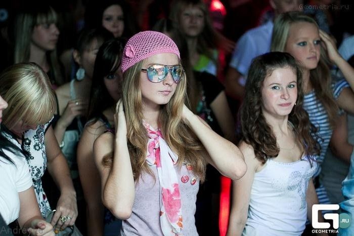 【※乱交】ロシアの10代の男女が乱交パティー。。世界が激震・・・・（画像あり）・26枚目