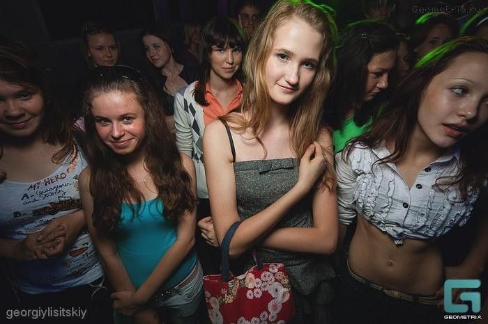 【※乱交】ロシアの10代の男女が乱交パティー。。世界が激震・・・・（画像あり）・36枚目