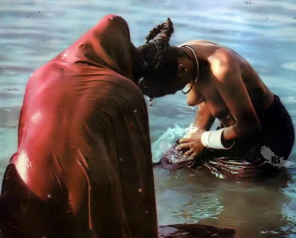 【※楽園】汚いと噂のインド・ガンジス川に行った結果。水浴びしてる女多すぎｗｗｗｗｗｗｗｗｗｗｗｗｗｗｗ(画像あり)・5枚目