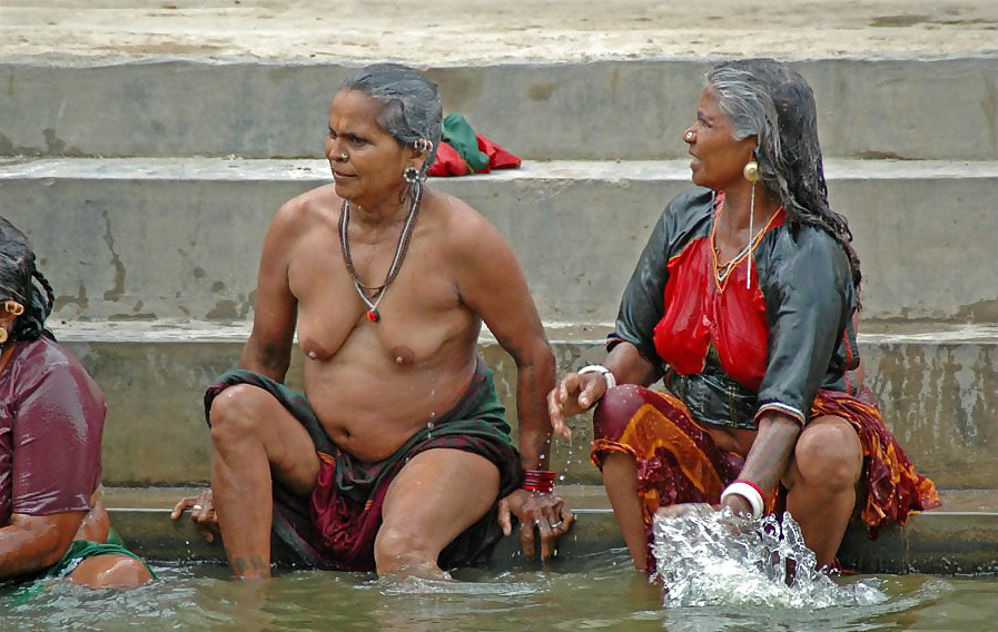 【※楽園】汚いと噂のインド・ガンジス川に行った結果。水浴びしてる女多すぎｗｗｗｗｗｗｗｗｗｗｗｗｗｗｗ(画像あり)・9枚目