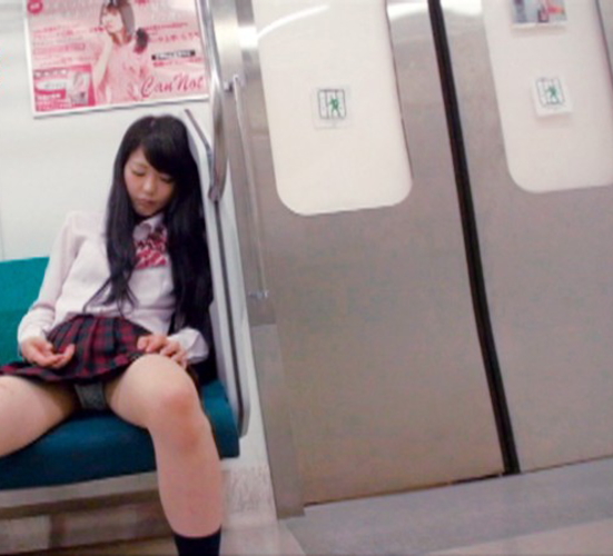 【※盗撮注意】電車内で寝てる女だけを狙う盗撮犯の画像フォルダをご覧くださいｗｗｗｗｗｗｗｗｗｗｗｗ・10枚目