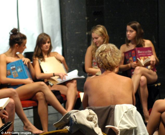 【※朗報】海外の学校で裸で授業を受けるが様子こちらｗｗｗｗｗｗｗｗｗｗｗｗｗ(画像あり)・10枚目