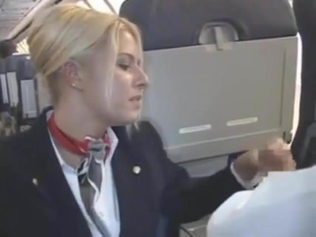飛行機の中で堂々とヤるカップル・・・・・これがAVじゃないという世の中。(※画像あり)・11枚目