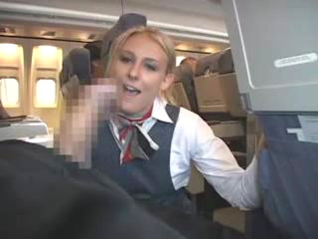 飛行機の中で堂々とヤるカップル・・・・・これがAVじゃないという世の中。(※画像あり)・12枚目