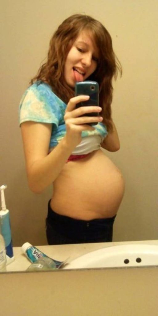 【妊婦】10代で孕んでしまった女さん、SNSでボテ腹エロ画像をうｐするｗｗｗｗｗｗ(画像あり)・10枚目