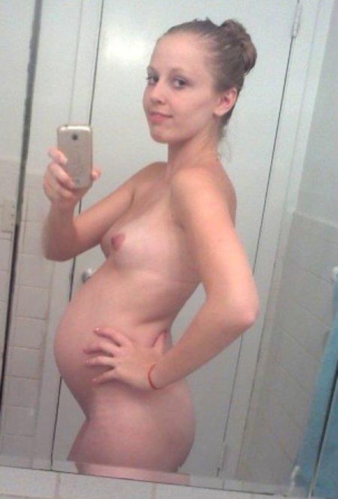 【妊婦】10代で孕んでしまった女さん、SNSでボテ腹エロ画像をうｐするｗｗｗｗｗｗ(画像あり)・17枚目