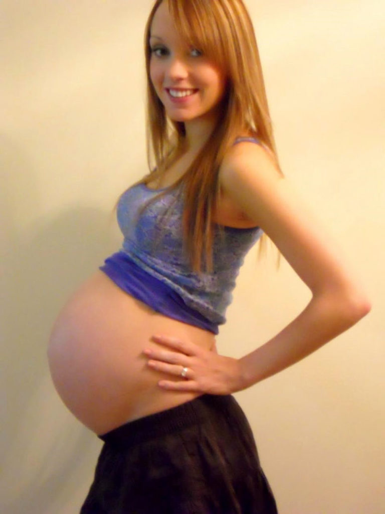 【妊婦】10代で孕んでしまった女さん、SNSでボテ腹エロ画像をうｐするｗｗｗｗｗｗ(画像あり)・2枚目