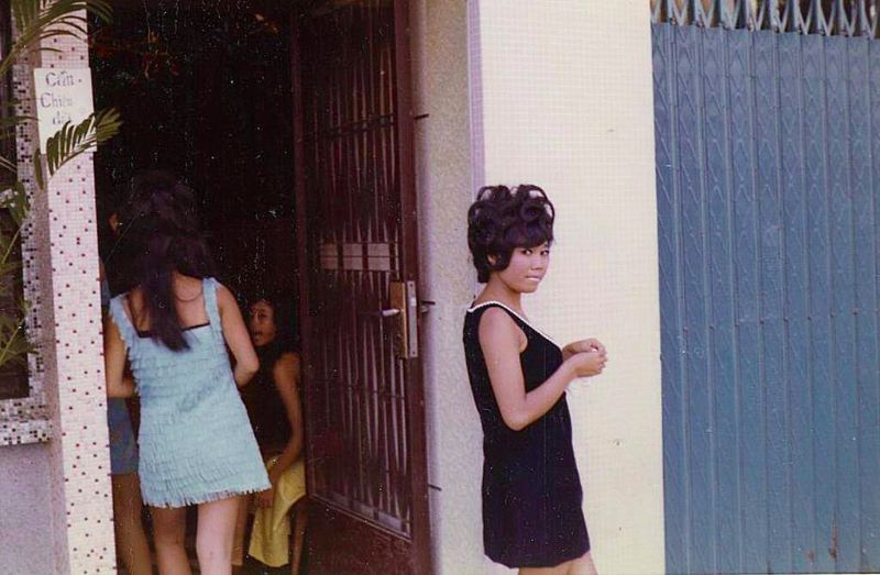 【売春婦】ベトナムの売春宿で撮影された「軍用御用達」の女たち。・12枚目