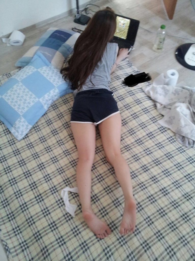 【韓国素人】家庭内を夫に盗撮された「韓国美女」がSNSで晒されるｗｗｗｗ・30枚目