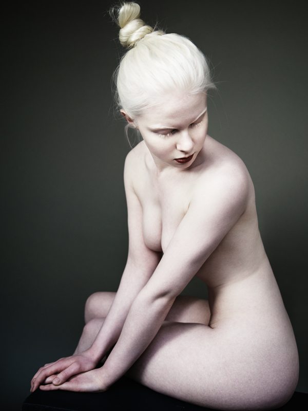 ”アルビノ”な美女のヌード写真集。ガチで全部が真っ白ｗｗｗｗｗｗｗ（23枚）・6枚目