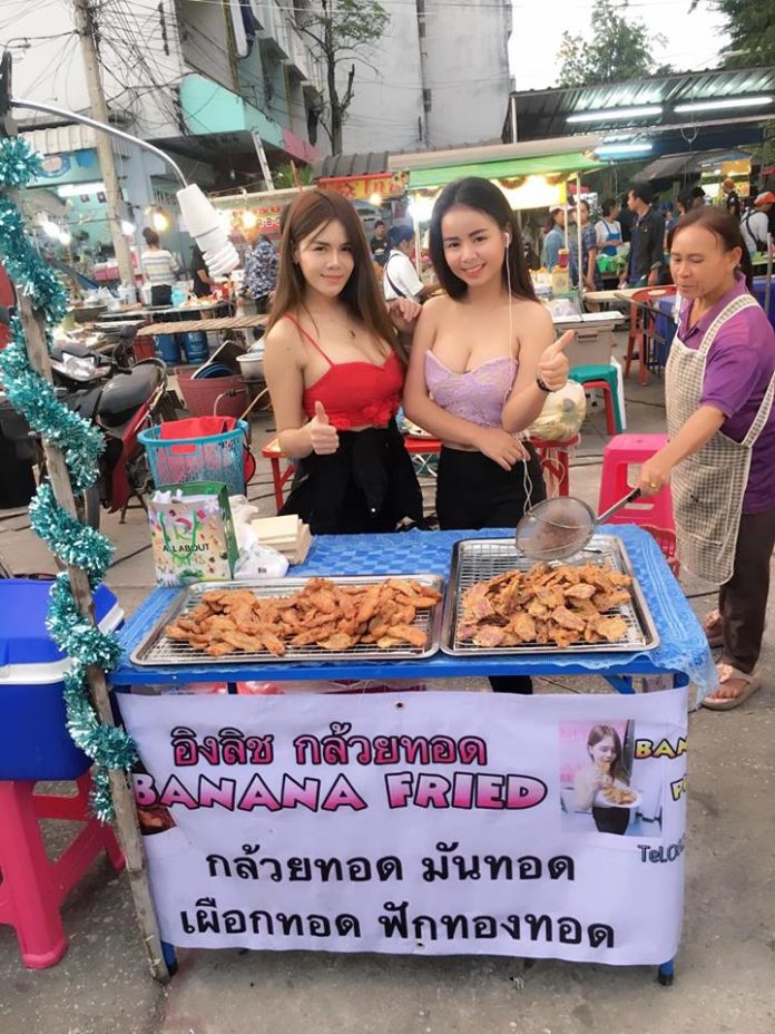 おっぱい丸出し…台湾の屋台女子の胸元をご覧ください。これは買うわｗｗｗｗｗ（エロ画像）・22枚目