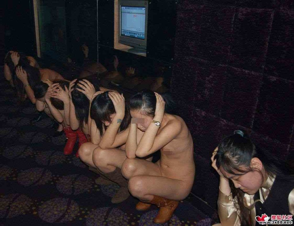 売春婦さん、逮捕の瞬間に撮影された決定的瞬間のエロ画像がコレｗｗｗｗｗｗｗ（30枚）・2枚目