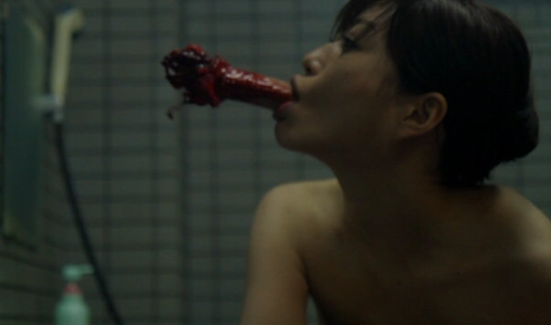 【エロ画像】チ ン ポ を 噛 み 切 る 女 。コレ見たらチンポがキュッてなるｗｗｗｗ・5枚目