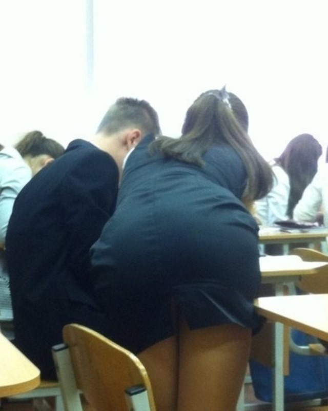 ロシアの学校で撮影された女子生徒の画像。。男子はガチで勉強どころじゃないｗｗｗｗｗｗ（エロ画像）・18枚目