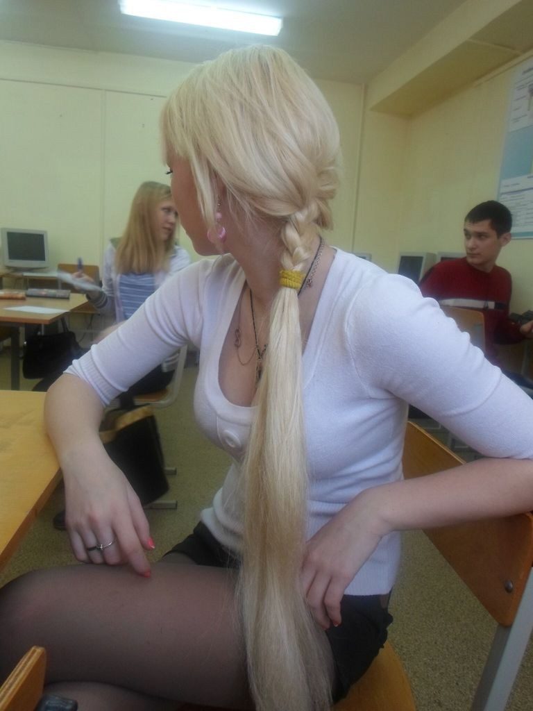 ロシアの学校で撮影された女子生徒の画像。。男子はガチで勉強どころじゃないｗｗｗｗｗｗ（エロ画像）・33枚目