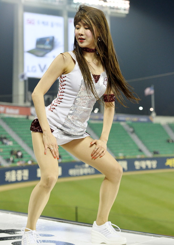 韓国のエロチアリーダー、世界レベルのセクシーダンスをご覧くださいｗｗｗｗｗｗ（エロ画像）・1枚目