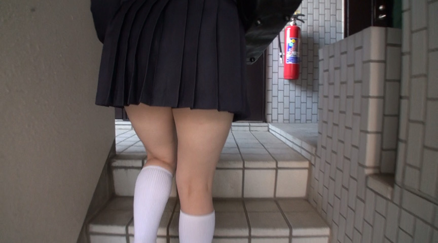 【JKエロ】制服女子のスカートから見える「太もも」がガチでたまらんｗｗｗｗｗｗ（エロ画像）・3枚目
