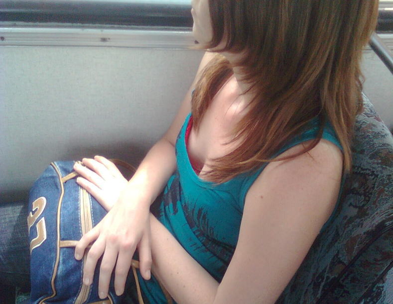【盗撮】電車内でこっそりスマホで撮影したエッロい素人さんのエロ画像ｗｗｗｗｗ・14枚目
