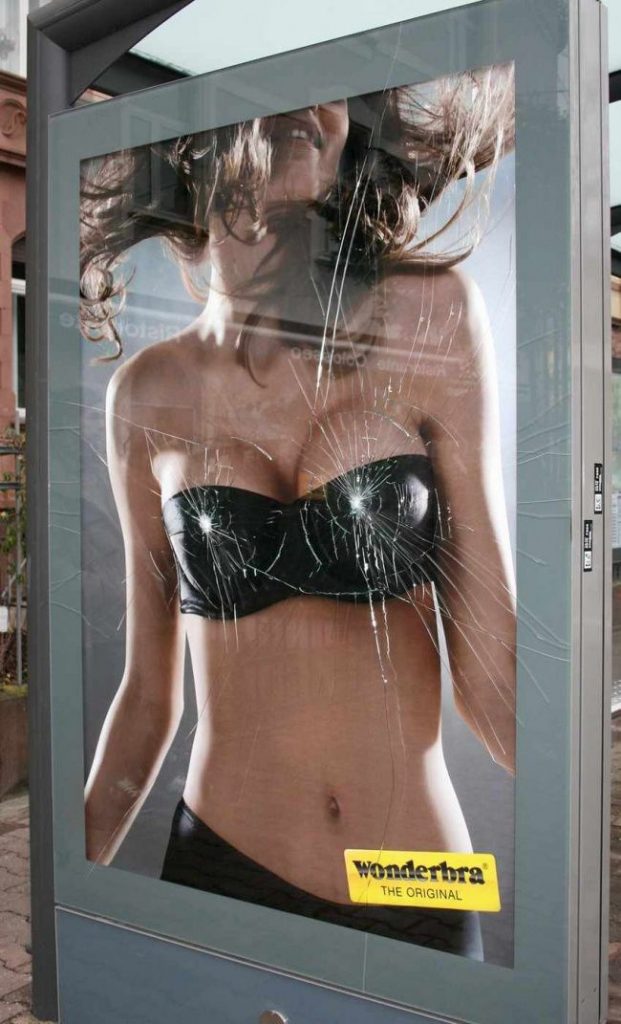 【エロ画像】海外のセクシー広告があまりにも刺激が強い・・・・・25枚目