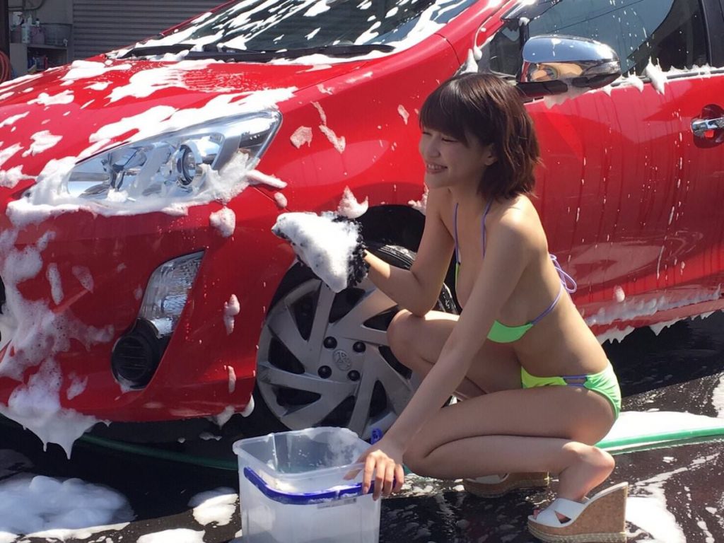 【エロ画像】身体で車を洗う「女体洗車」とかいうサービス。。・13枚目