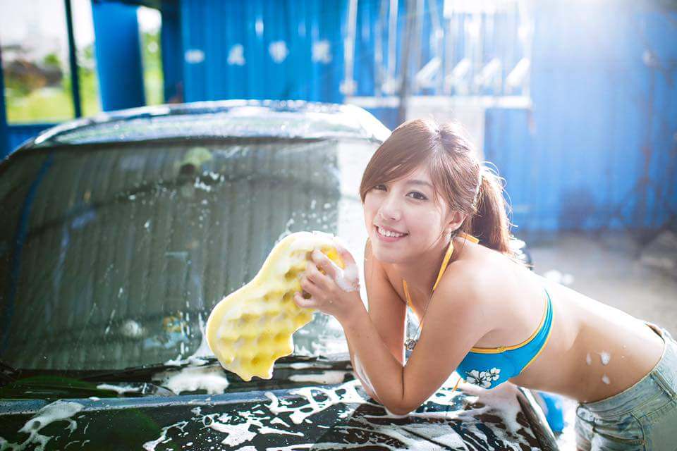 【エロ画像】身体で車を洗う「女体洗車」とかいうサービス。。・32枚目