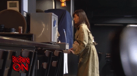 【エロGIF】リモコンバイブを装着して公共の場に放り出される女ｗｗｗｗｗｗ・19枚目