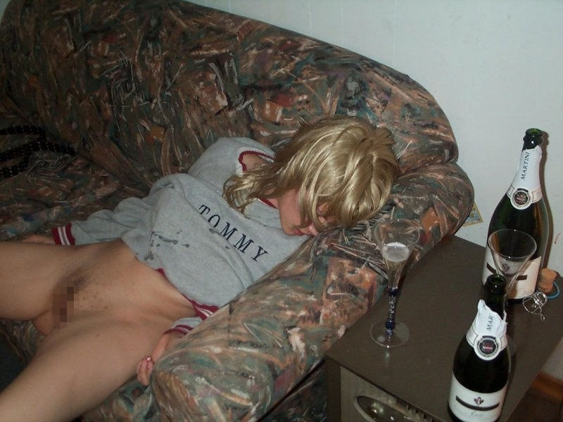 【泥酔ネキ】酒飲みすぎて完全に意識なくなっちゃってる“泥酔外人ネキ”のエロ画像・29枚目