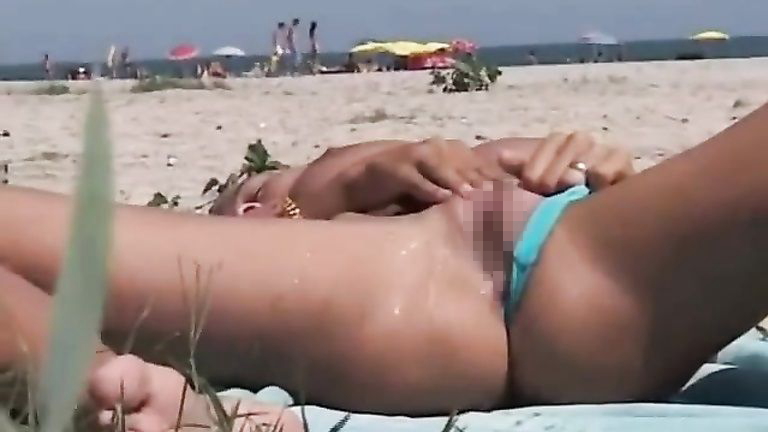ヌーディストビーチでオナニーしちゃった女さん、当然のようにマンコ側から盗撮されるｗｗｗｗｗ・22枚目