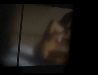 【民家盗撮GIF】部屋でカーテンも閉めずセックスしてたりオナニーしてたり、世界中にばら撒かれた民家盗撮エロGIF・22枚目