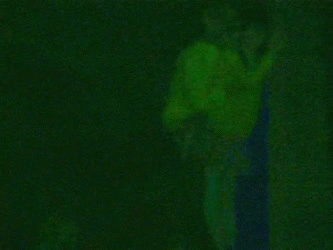 【赤外線盗撮GIF】暗闇に乗じてその辺の公園でハメるカップル、最新機器で盗撮されまくる・・・・・・29枚目