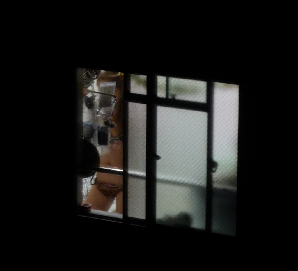 【民家盗撮GIF】部屋でカーテンも閉めずセックスしてたりオナニーしてたり、世界中にばら撒かれた民家盗撮エロGIF・126枚目