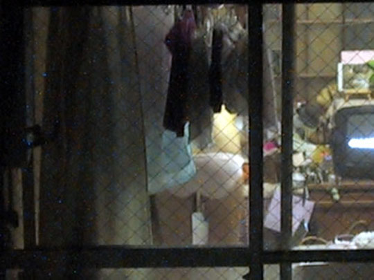 【民家盗撮GIF】部屋でカーテンも閉めずセックスしてたりオナニーしてたり、世界中にばら撒かれた民家盗撮エロGIF・108枚目