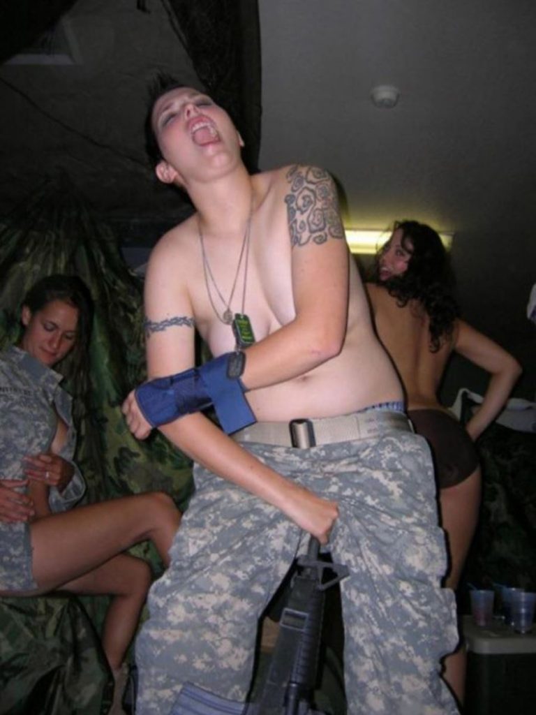 【恐怖…】軍人に”性処理”として利用された女が悲惨すぎる・・・(GIFあり)・65枚目