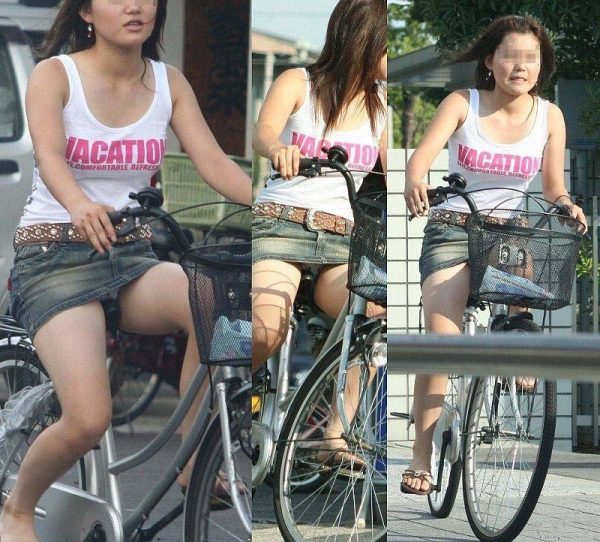 【自転車パンチラ】自転車移動の女さん、ミニスカで大胆にパンツを披露してしまうｗｗｗｗｗｗ・23枚目